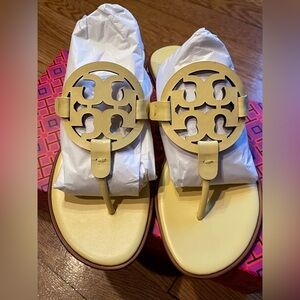 New BEAUTIFUL Tory Burch Miller WOMEN Size 9 Leather flat Sandals NEW WITH BOX